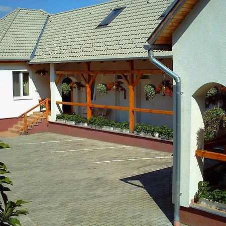 Polonia Apartman Appartement Egerszalók Buitenkant foto