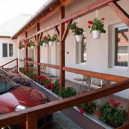 Polonia Apartman Appartement Egerszalók Buitenkant foto