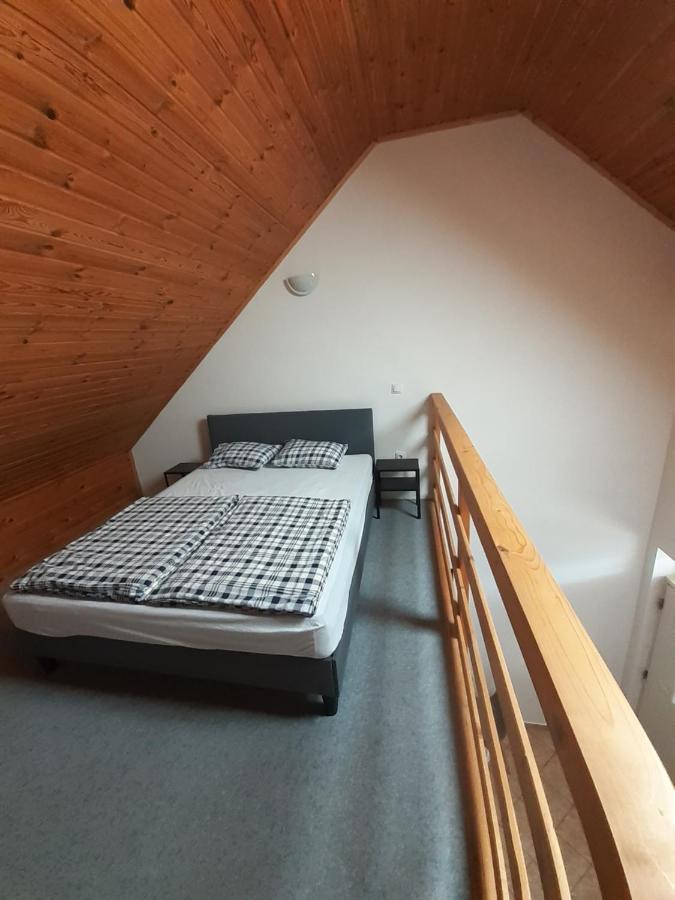 Polonia Apartman Appartement Egerszalók Buitenkant foto